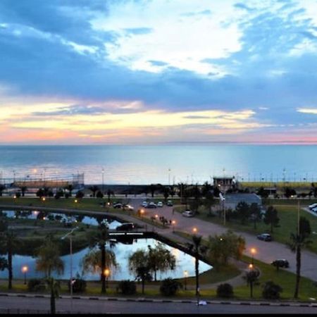 Gorgiladze Black Sea Apartment バトゥーミ エクステリア 写真
