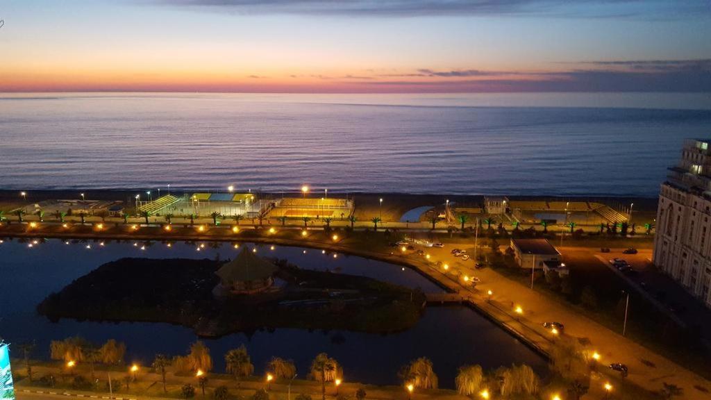 Gorgiladze Black Sea Apartment バトゥーミ エクステリア 写真