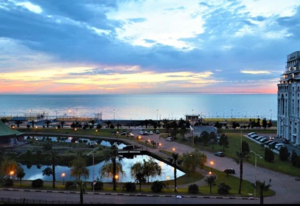 Gorgiladze Black Sea Apartment バトゥーミ エクステリア 写真