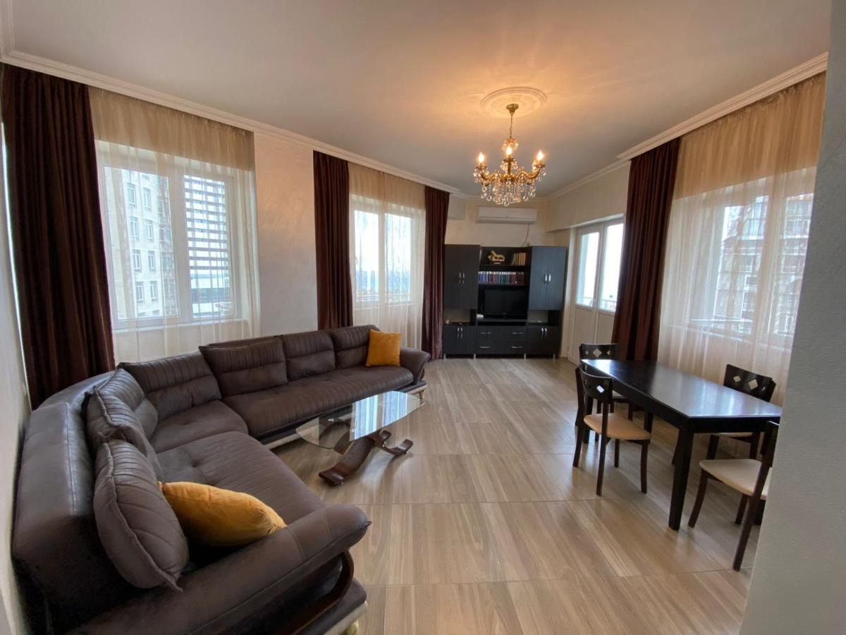 Gorgiladze Black Sea Apartment バトゥーミ エクステリア 写真